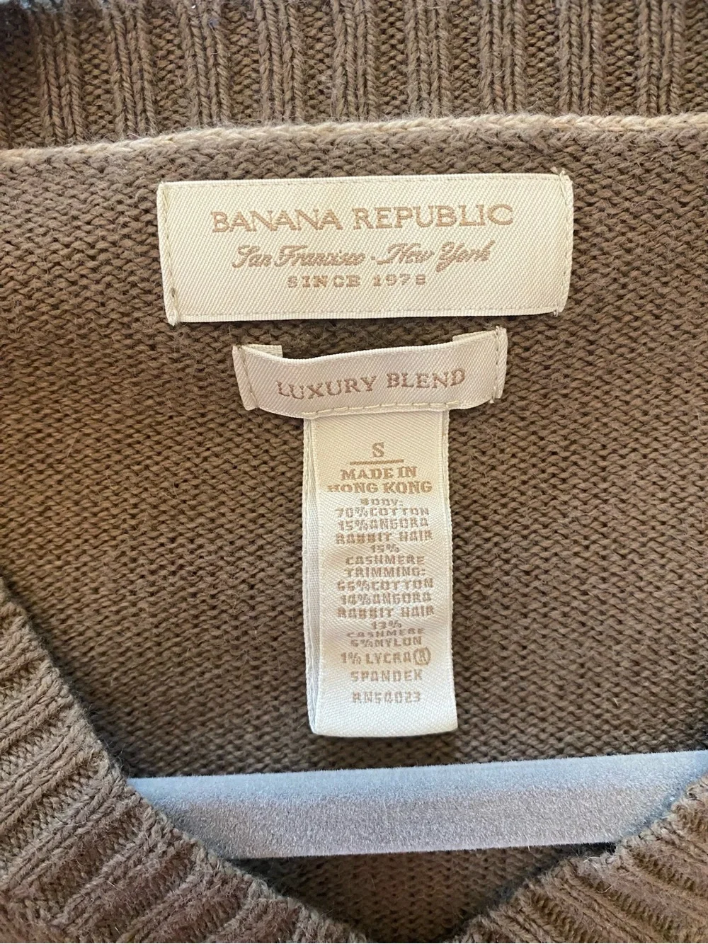 Banana Republic Men's brown V-Neck Luxury Blend Sweater cotton angora & cashmere